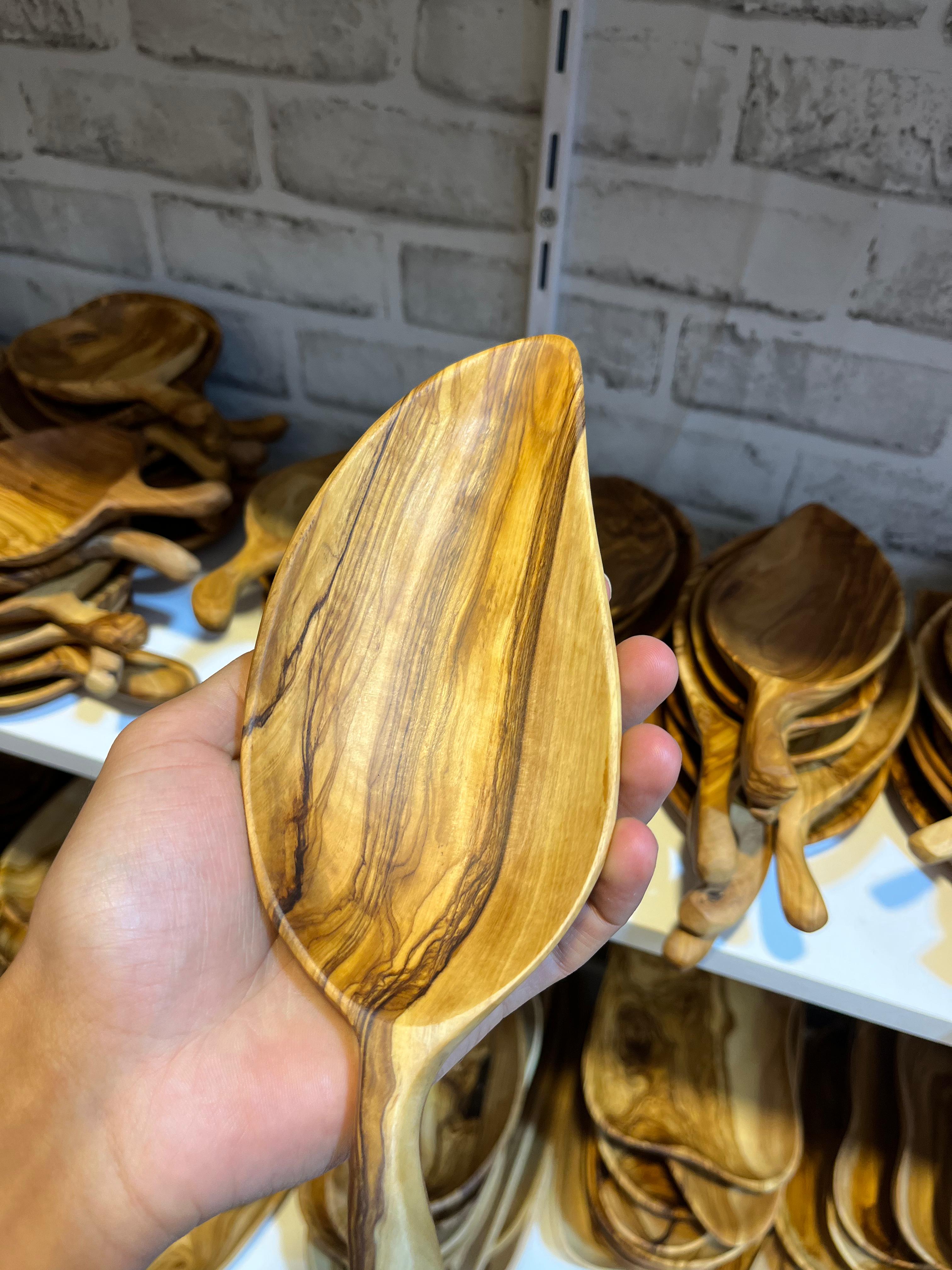 صينية على شكل فراشة